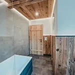 בית נופש Oldwood Chalet - Design Chalet & Balcony