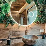 בית נופש Oldwood Chalet - Design Chalet & Balcony