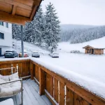 Oldwood Chalet - Design Chalet & Balcony Fuegen