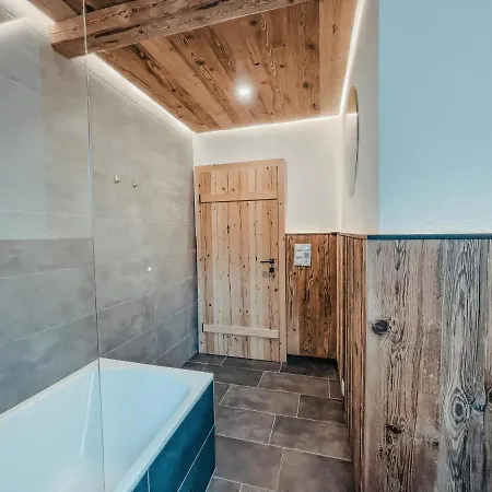 Apartment Alpenluxus Presents Oldwood - Balcony & Car Park