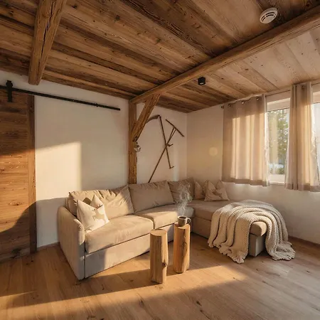 Oldwood - Design & Balcony بيت للعطل *