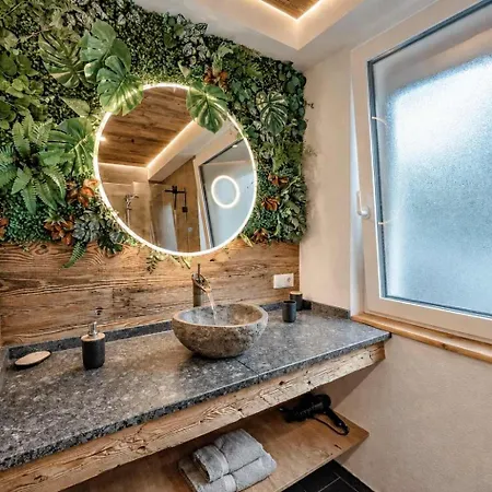 Oldwood - Design & Balcony *