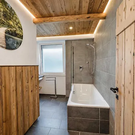 Holiday home Oldwood - Design & Balcony