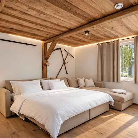 Oldwood - Design & Balcony *